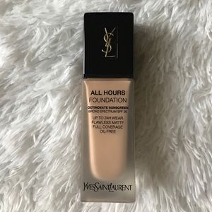 Yves Saint Laurent 24HR Foundation